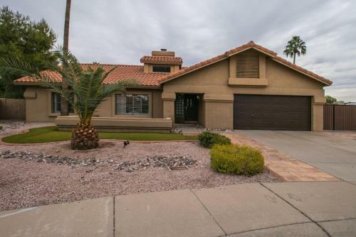 North Scottsdale 4 Bdrm Vacation Sanctuary With Pebble Tech Pool