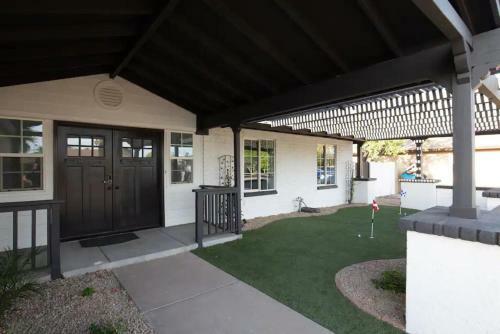 Stylish Resort-style Must See Home With Pool