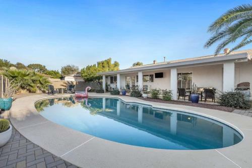 Relaxing Getaway Home Wserene Yard And Pool