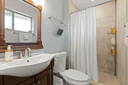 The Comforts' Inn: Desert Oasis
