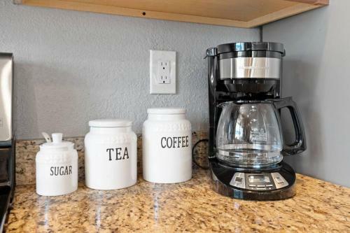 The Comforts' Inn: Desert Oasis