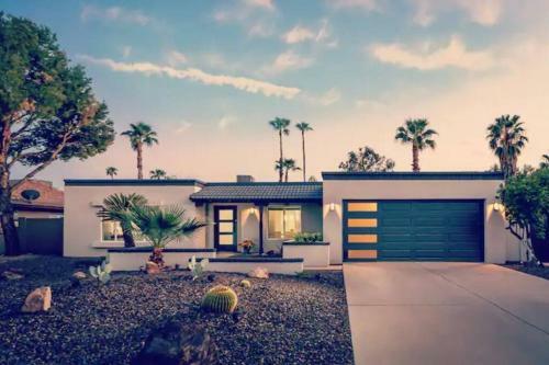 Gorgeous Home With Heated Saltwater Pool!