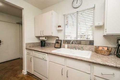 Charming 1-bdrm Guesthouse In Historic District