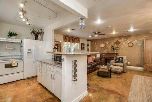 Charming 1-bdrm Guesthouse In Historic District