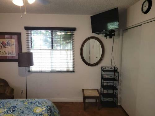 Private Bedroom # 2 In Great Location Wpool