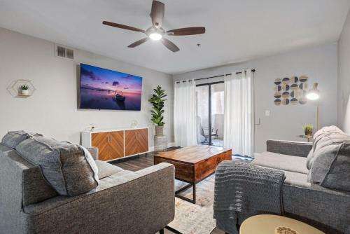 Beautiful Newly Remodeled 2-bdrm Biltmore Condo