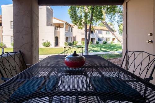Stylish Central Scottsdale Ground Floor Condo