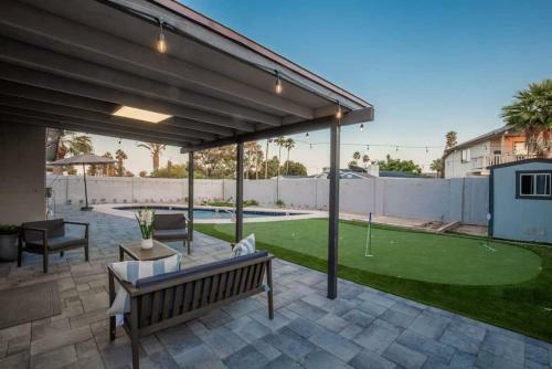 Modern Tempe Gem W Sparkling Pool And Game Room