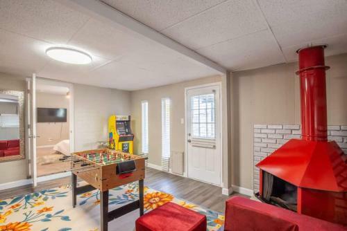 Modern Tempe Gem W Sparkling Pool And Game Room