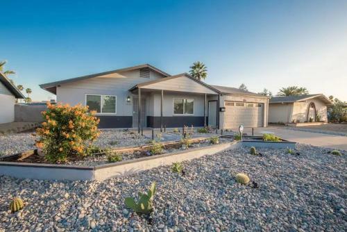Modern Tempe Gem W Sparkling Pool And Game Room