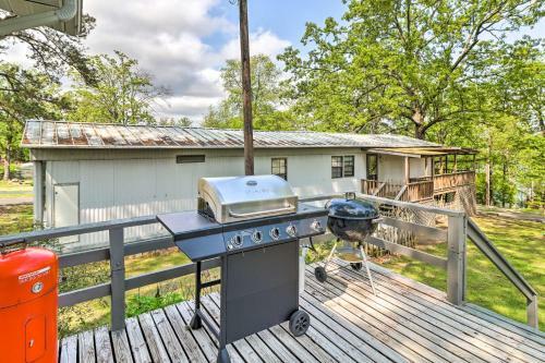 Cute And Cozy Greers Ferry Lake Abode With Deck!