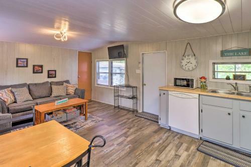 Cute And Cozy Greers Ferry Lake Abode With Deck!