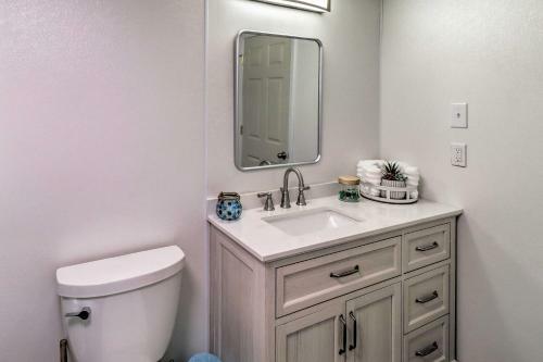 Cute And Cozy Greers Ferry Lake Abode With Deck!