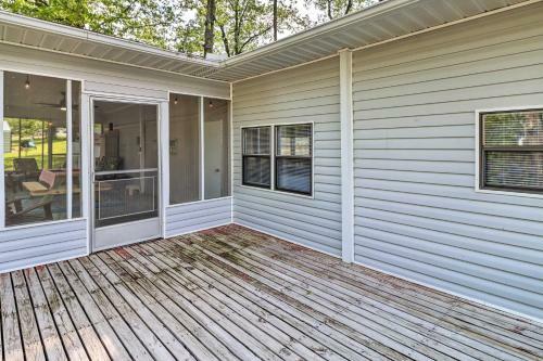 Cute And Cozy Greers Ferry Lake Abode With Deck!