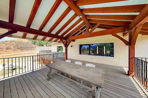 Vineyard Vista Ranch Retreat