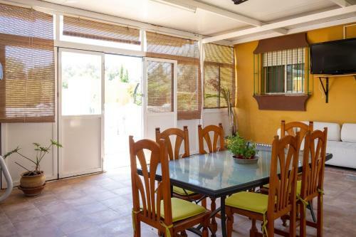 Chalet Con Piscina Privada, Jard�n Y Barbacoa