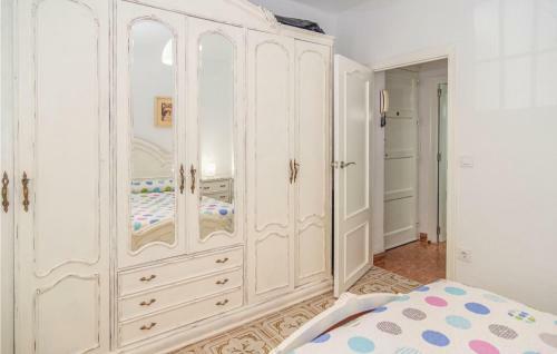 Stunning Apartment In C�rdoba W/ 2 Bedrooms