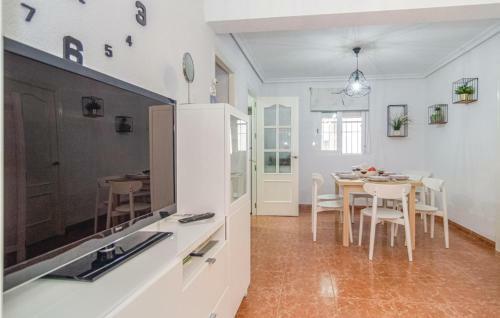 Stunning Apartment In C�rdoba W/ 2 Bedrooms