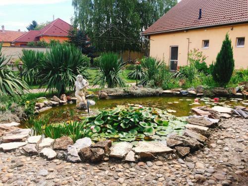 Hostal Op-art Etterem Es Panzio