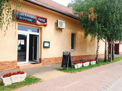 Hostal Op-art Etterem Es Panzio