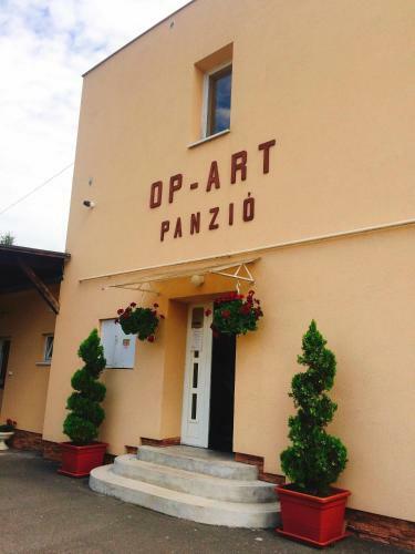 Hostal Op-art Etterem Es Panzio