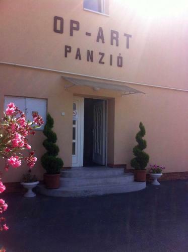 Hostal Op-art Etterem Es Panzio