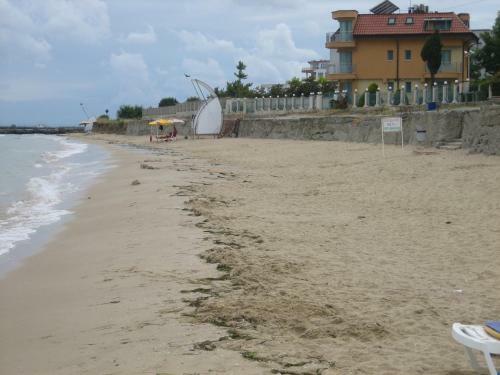 Apartment Lazur By The Sea