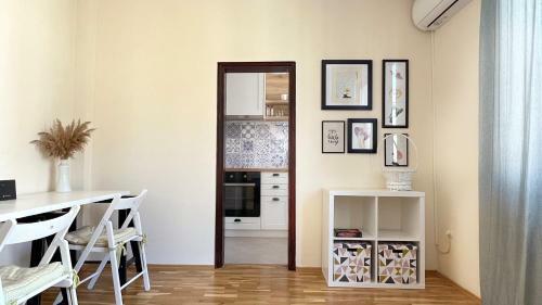 Lovely Apartment With Balcony In Pomorie Old Town