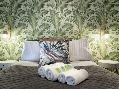 Pass The Keys Amazing 2br Townhouse In Fab District - Queens Uni