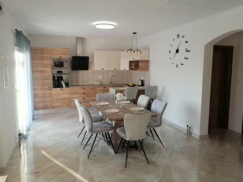 New, Modern, Luxury Apartment Ivan With Jacuzzi