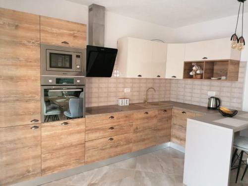 New, Modern, Luxury Apartment Ivan With Jacuzzi