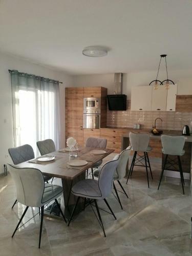 New, Modern, Luxury Apartment Ivan With Jacuzzi