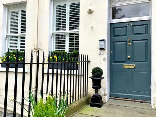 Grosvenor Place Apartment