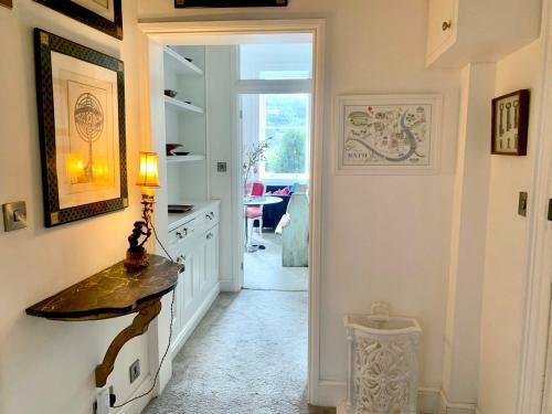 Grosvenor Place Apartment
