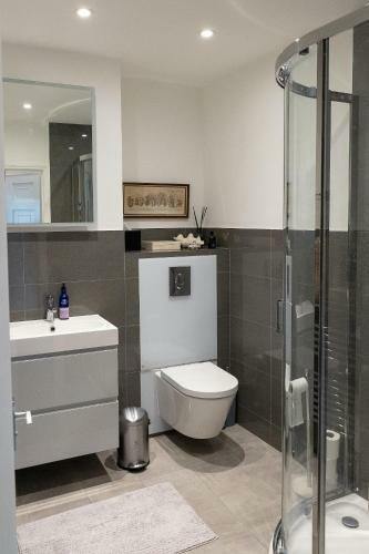 Grosvenor Place Apartment