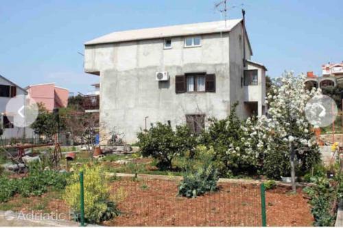 Olive Apartments