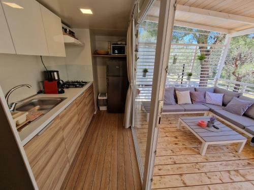 Mobile Home Blue Class B3