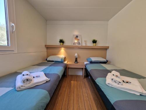Mobile Home Blue Class B3