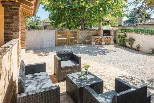 Casa Viktoria With Private Garden And Bbq