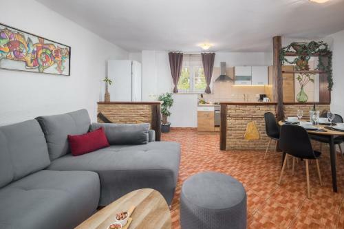 Casa Viktoria With Private Garden And Bbq