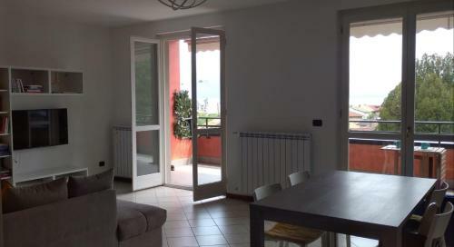 Bright & Sunny Apartment