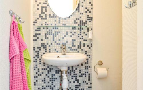 Awesome Home In Gnesta With Wifi And 5 Bedrooms
