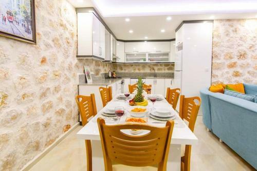 Kalkan'da Kiral?k Muhafazakar Jakuzili Villa