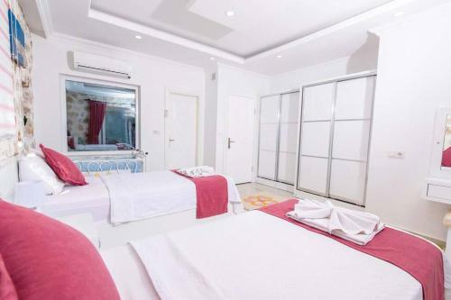 Kalkan'da Kiral?k Muhafazakar Jakuzili Villa