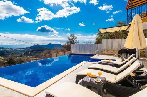 Kalkan'da Kiral?k Muhafazakar Jakuzili Villa