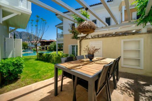 3br Villa In Portville