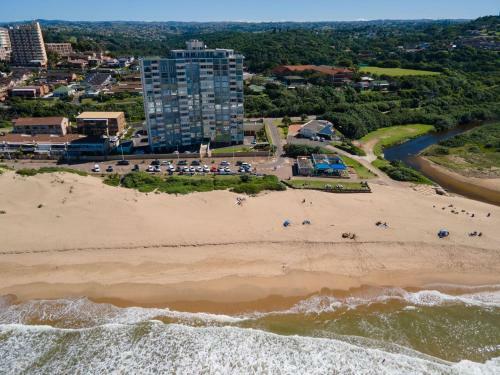 14 Warnerdoone Beachfront Apartment