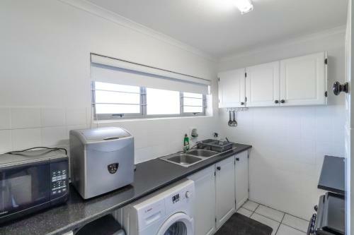 14 Warnerdoone Beachfront Apartment