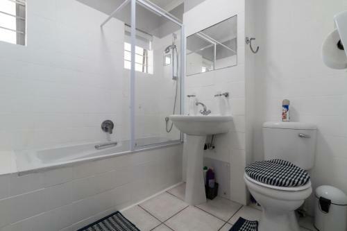 14 Warnerdoone Beachfront Apartment