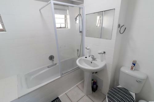 14 Warnerdoone Beachfront Apartment